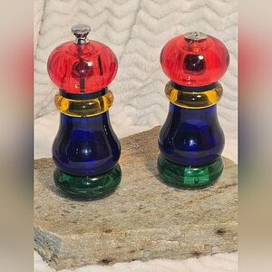 Vintage Olde Thompson Lucite fiesta Salt and Pepper mill set